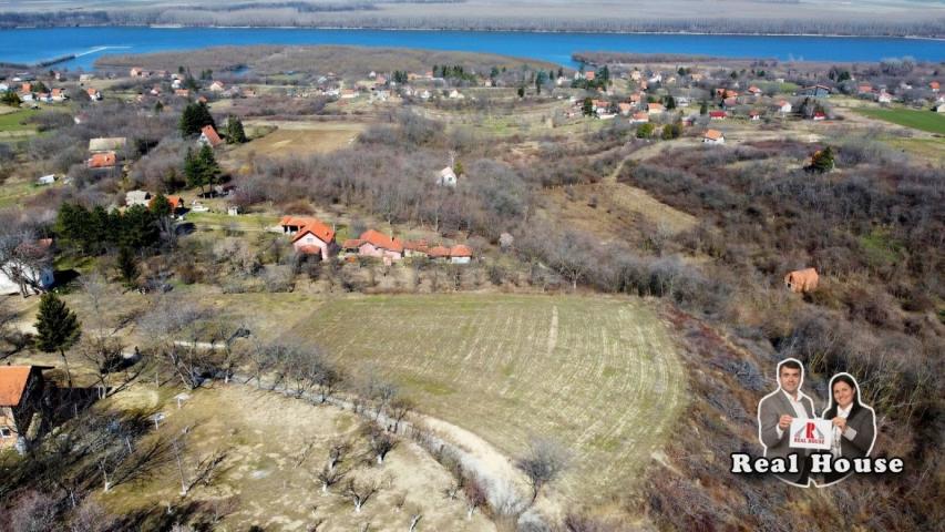 57 ari građevinski plac sa pogledom na Dunav u Slankamenu