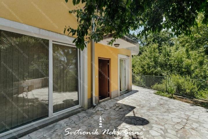 Stan sa 100m² dvorista u kompleksu sa bazenom – Topla 2, Herceg Novi