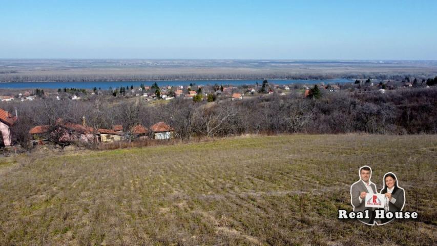 57 ari građevinski plac sa pogledom na Dunav u Slankamenu