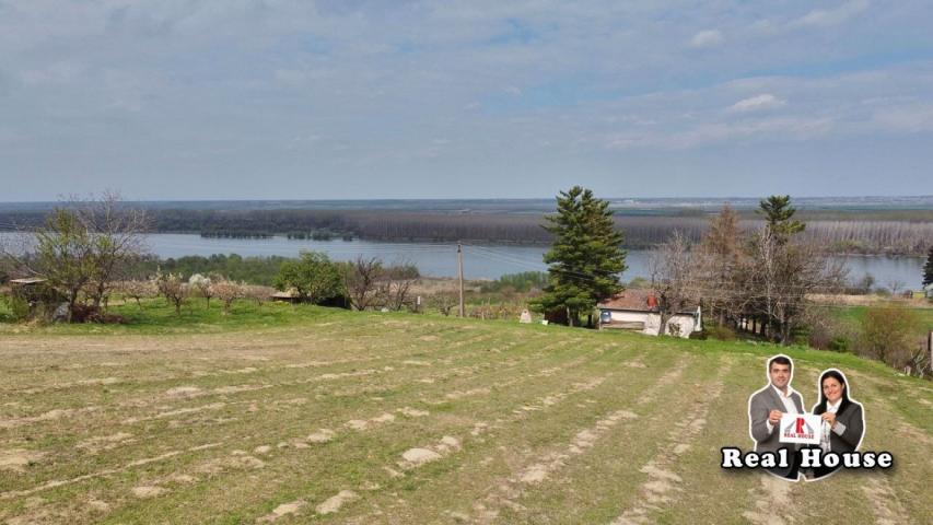 Plac u Slankamenu-pogled na Dunav i lepa pozicija