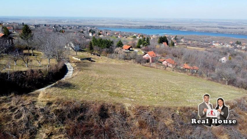 57 ari građevinski plac sa pogledom na Dunav u Slankamenu