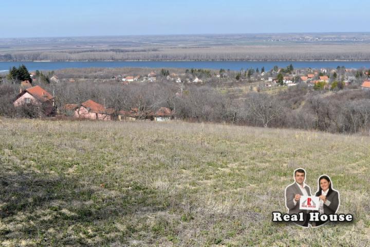 57 ari građevinski plac sa pogledom na Dunav u Slankamenu