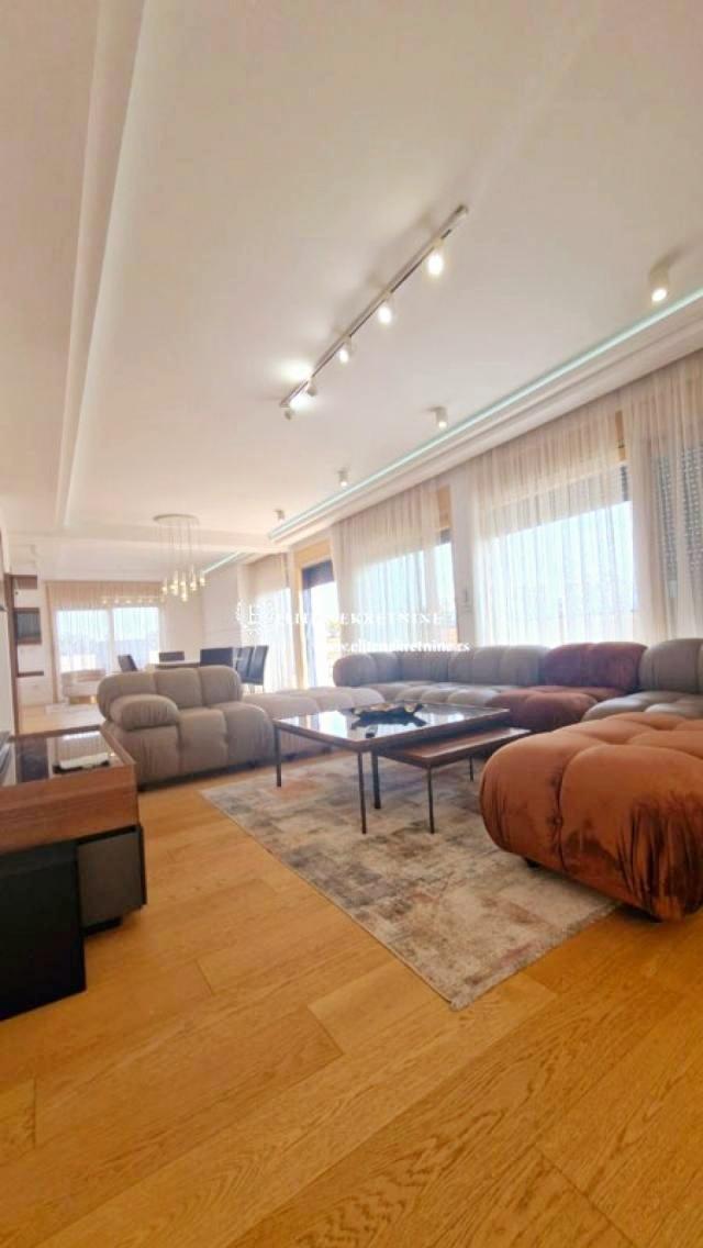 Lux penthouse Vracar, terasa 85m2, 2 garazna mesta