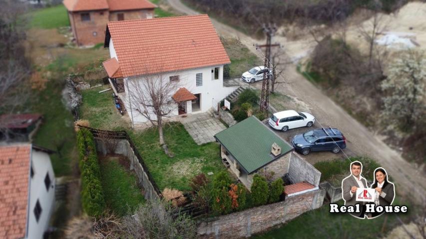 Rakovac, Fruška gora-porodicna kuca sa letnjikovcem