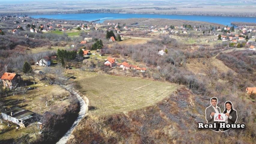 57 ari građevinski plac sa pogledom na Dunav u Slankamenu