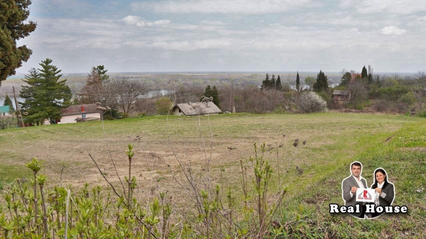 Plac u Slankamenu-pogled na Dunav i lepa pozicija