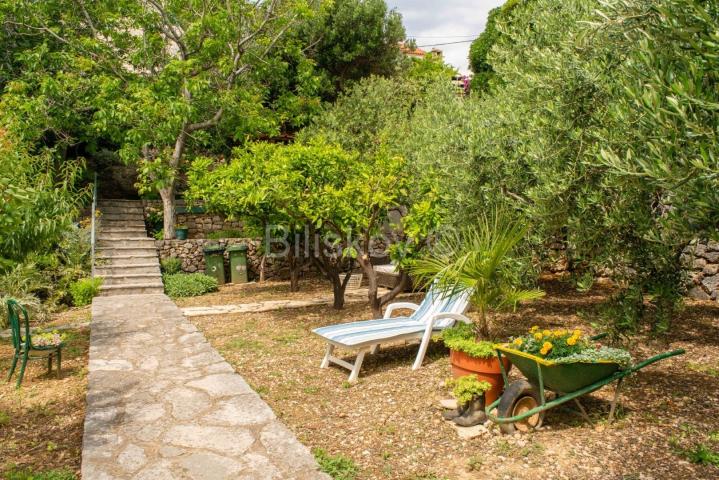 Brač prodaja kuća, parcela 1983m2 4 apartmana i 4soban stan