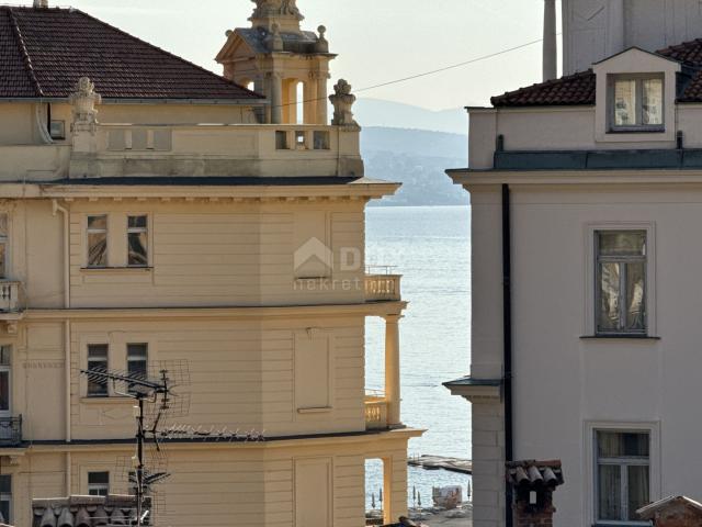 OPATIJA, CENTAR - Prekrasan gospodski stan u održavanoj povijesnoj vili u samom centru Opatije s gar