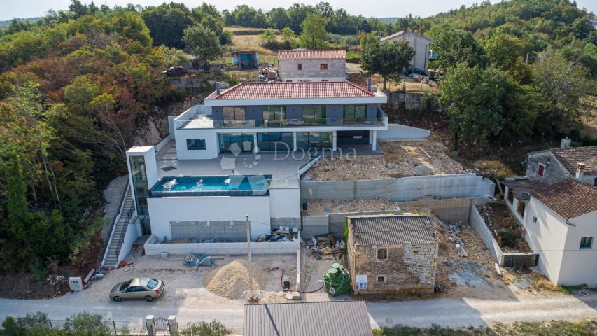 HIGH-QUALITY VILLA UNDER CONSTRUCTION WITH SEA VIEW