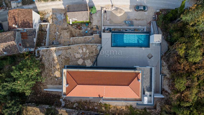 HIGH-QUALITY VILLA UNDER CONSTRUCTION WITH SEA VIEW