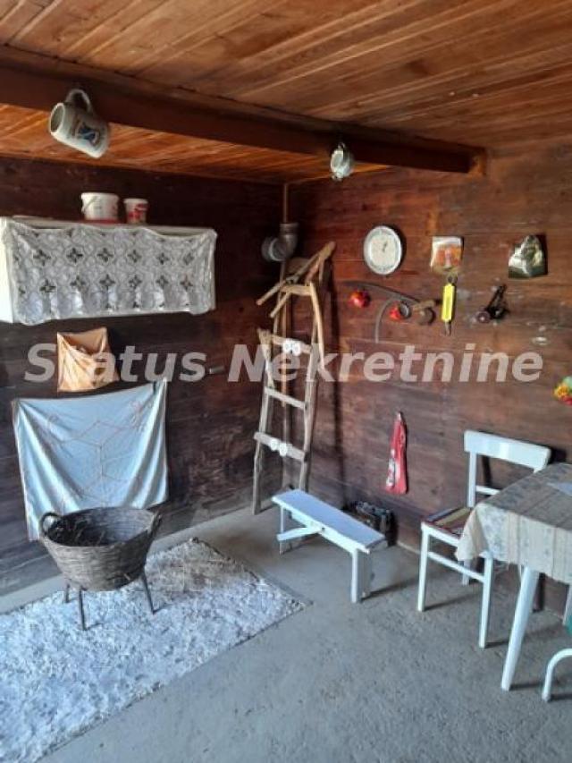 Bukovac-Mala Rustična Vikendica na Placu od 2934 m2-065/385 8880