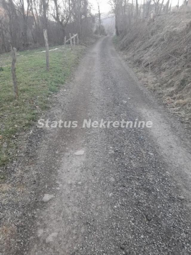 Fruška Gora-Lepa osunčana velika Građevinska parcela 4689 m2 na brdu iznad Beočina-065/3858880