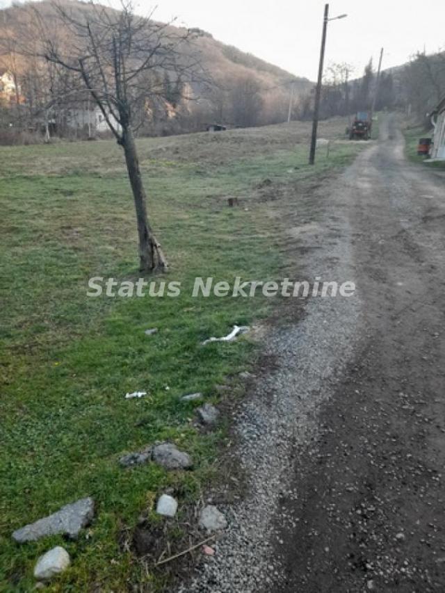 Fruška Gora-Lepa osunčana velika Građevinska parcela 4689 m2 na brdu iznad Beočina-065/3858880