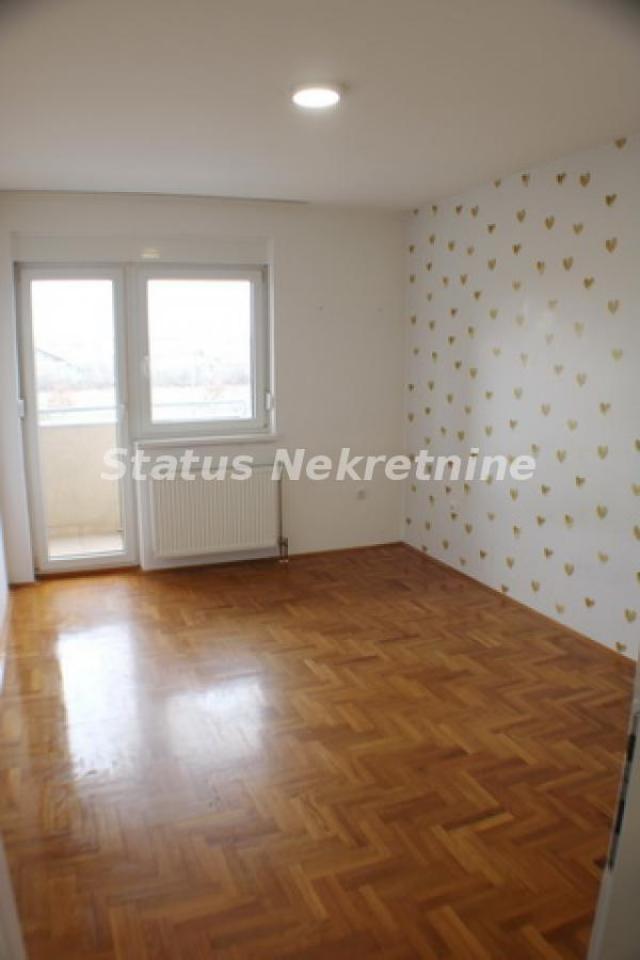 Bulevar Evrope-Odmah Useljiv Dvosoban stan 47 m2 sa Lepom Terasom-065/385 8880