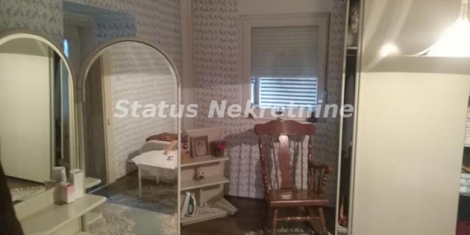 Kać-Kuća na Velikom Placu 2270m2 Pogodna za Poslovnu Delatnost-065/385 8880