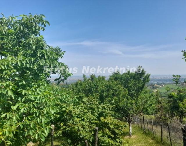 Salaksije-Vikendica 30 m2 na Placu od 1400 m2 sa Pogledom-065/385 8880