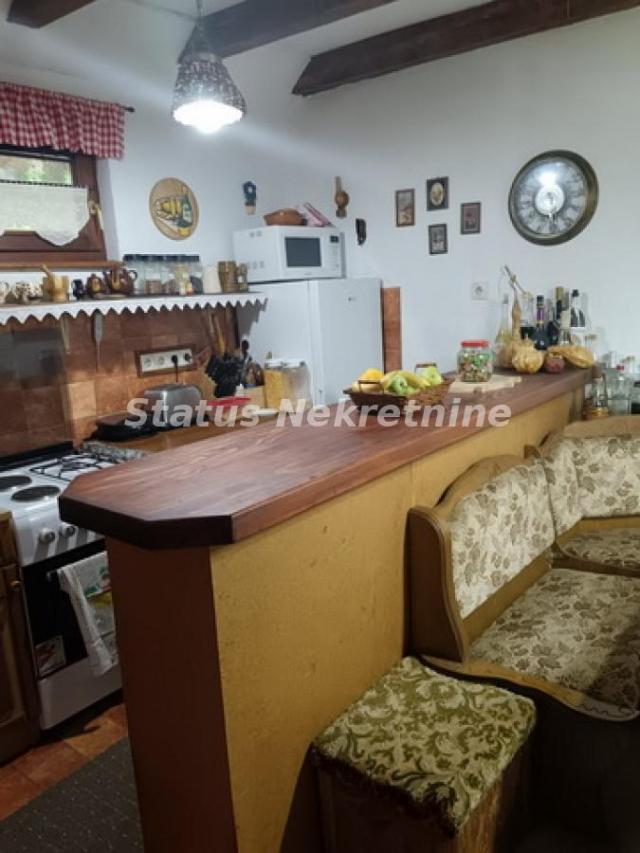 Sremska Kamenica-Paragovo-Lepa Vikendica 55m2 na Visinskom Placu 999 m2-065/385 8880