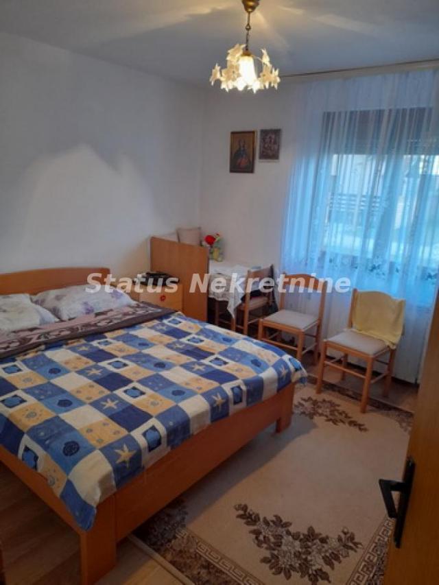 Temerin-novija spratna kuća 180 m2 na placu 738 m2 i na uglu dve ulice-065/385 8880