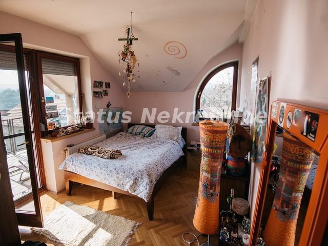 Petrovaradin-Mišeluk-Fantatična Porodična Kuća na Visinskom delu Mišeluka-065/385 8880