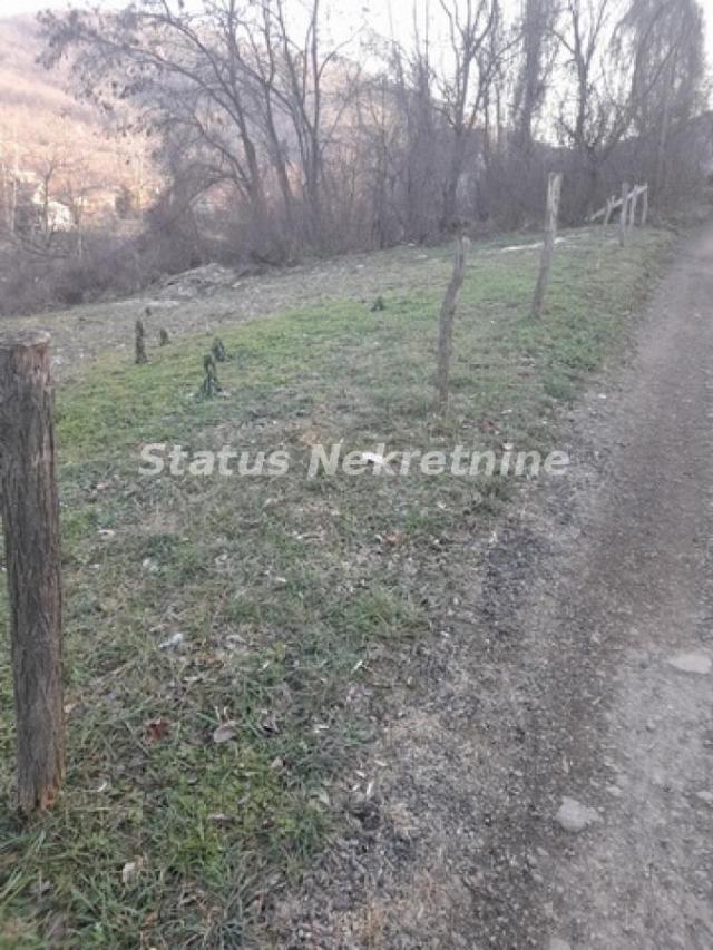 Fruška Gora-Lepa osunčana velika Građevinska parcela 4689 m2 na brdu iznad Beočina-065/3858880