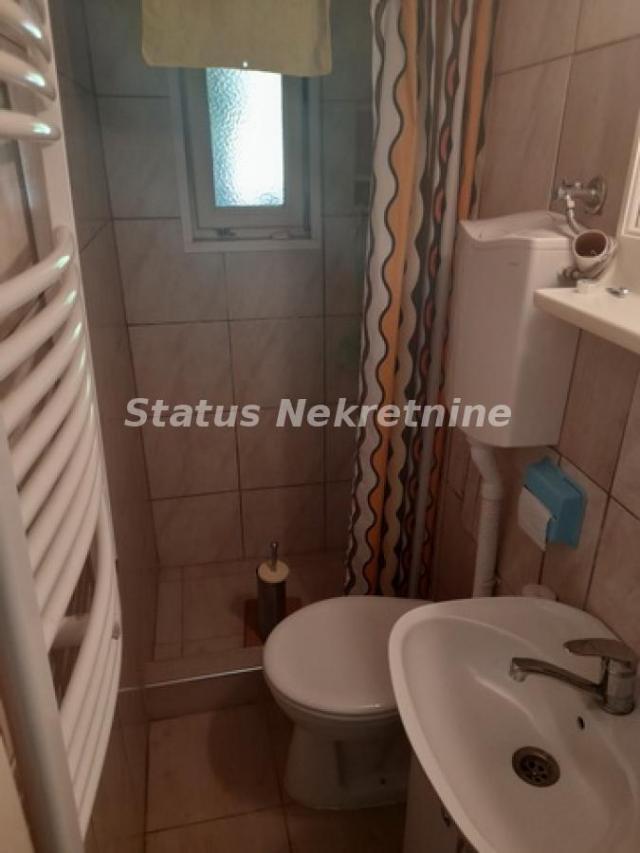 Sremska Kamenica-*Ekskluziva*-Useljiva Uknjižena Kuća 192 m2 u blizini Dunava-065/385 8880