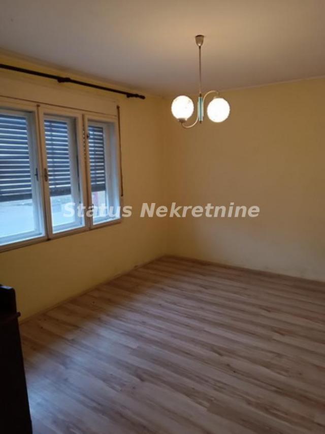 Šid-Pristojna Porodična kuća 122 m2 sa Dve Stambene jedinice-065/385 8880