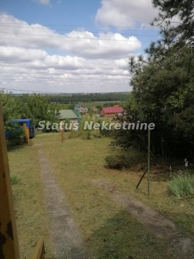 Čerević-Uknjižena Vikendica 49 m2 na Placu 1200 m2 sa Pogledom na Dunav-065/385 8880