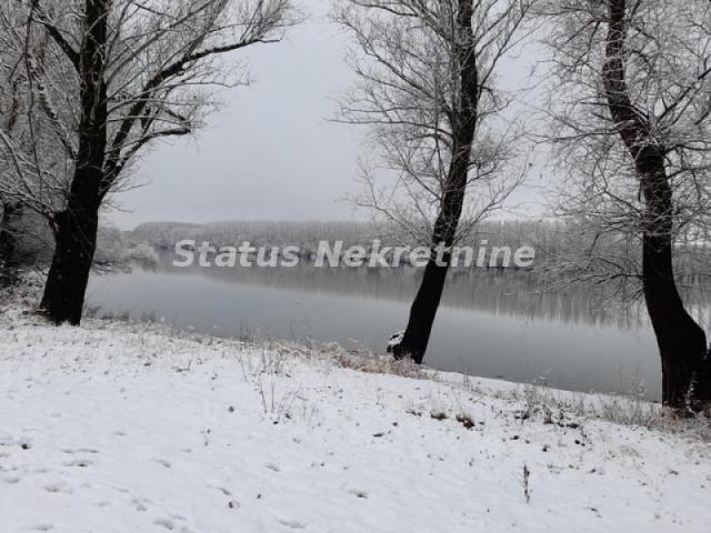 Banoštor-Fantastičan Veliki Građevinski Plac 3000 m2 pored vode za Umetnike i uživanje-065/385 8880