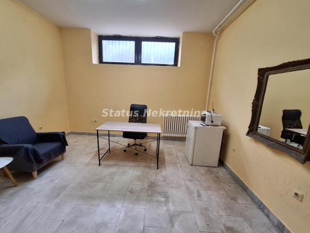 POSLOVNI PROSTOR 19M2 CENTAR GRADA, SUTEREN, 200EU