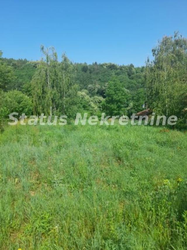 Sremski Karlovci-Lep Građevinski Plac 989 m2 na Stražilovo gde priroda ljubi nebo-065/385 8880