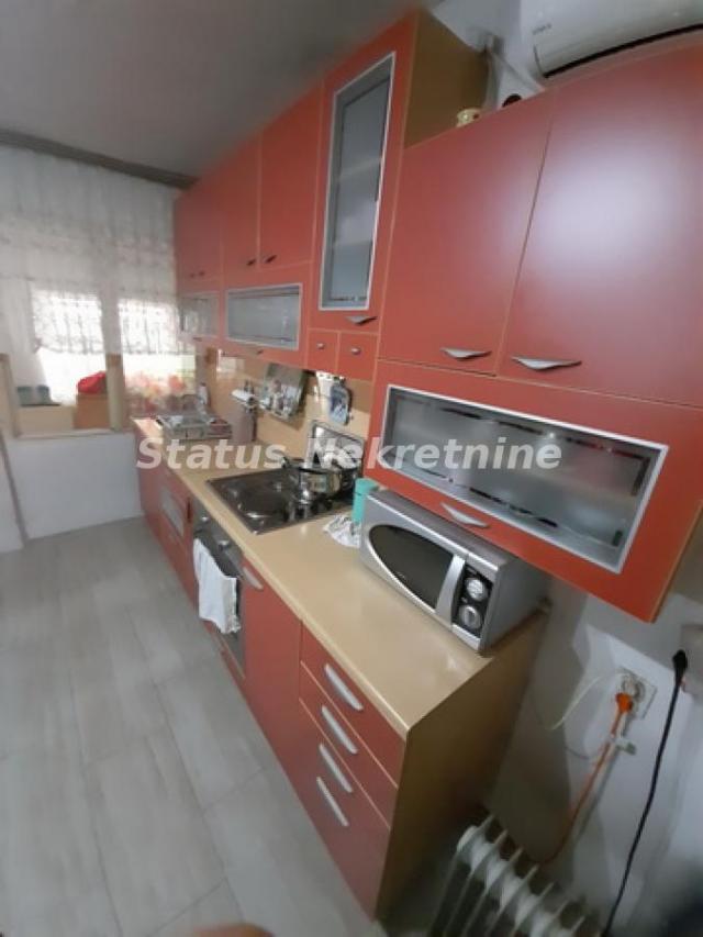 Futog-Porodična kuća 151 m2 na Placu 723 m2 sa Razrađenim Poslovnim Prostorom-065/385 8880