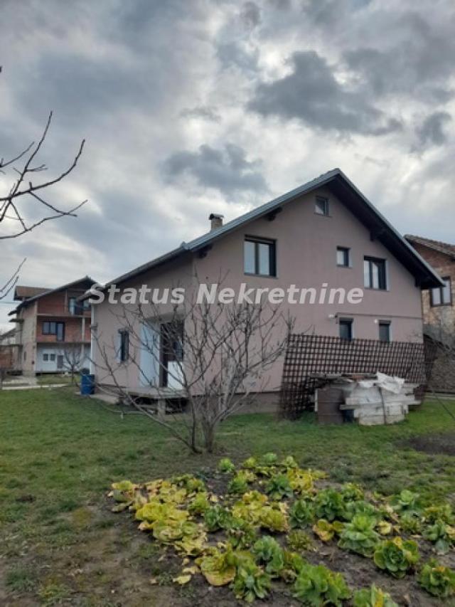 Temerin-novija spratna kuća 180 m2 na placu 738 m2 i na uglu dve ulice-065/385 8880