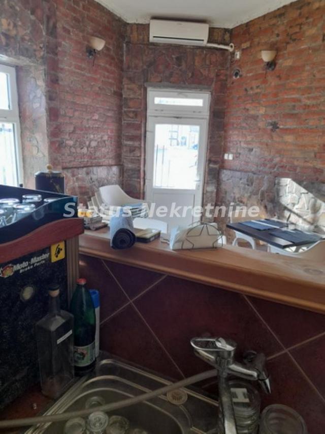 Zrenjanin-Rustična kuća 120 m2 sa razrađenim lokalom 37 m2 na glavnom putu-065/385 8880