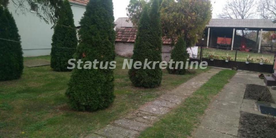 Kać-Kuća na Velikom Placu 2270m2 Pogodna za Poslovnu Delatnost-065/385 8880