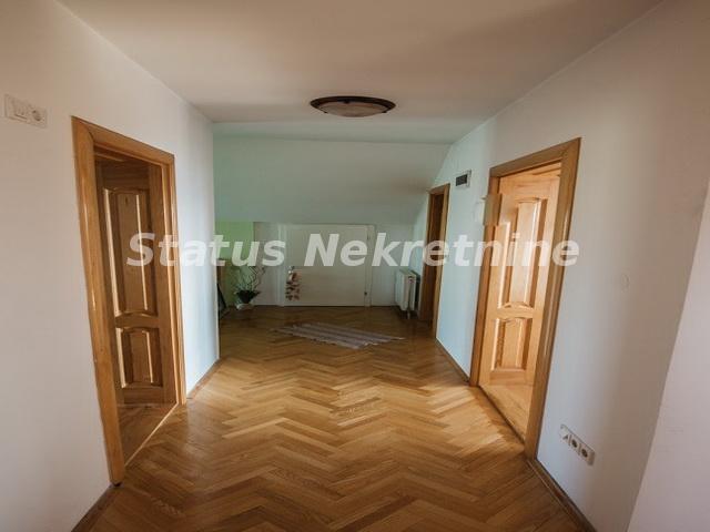 Petrovaradin-Mišeluk-Fantatična Porodična Kuća na Visinskom delu Mišeluka-065/385 8880