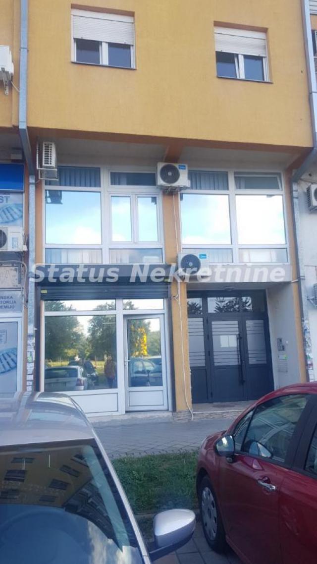 Lokal Na Bulevaru Evrope sa Velikim portalom 50 m2-065/3858-888