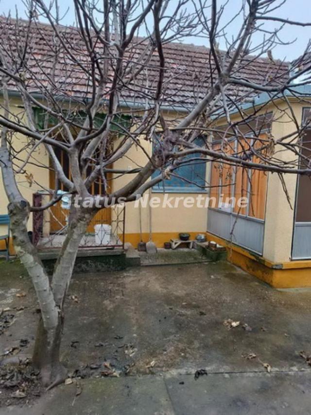 Šid-Pristojna Porodična kuća 122 m2 sa Dve Stambene jedinice-065/385 8880