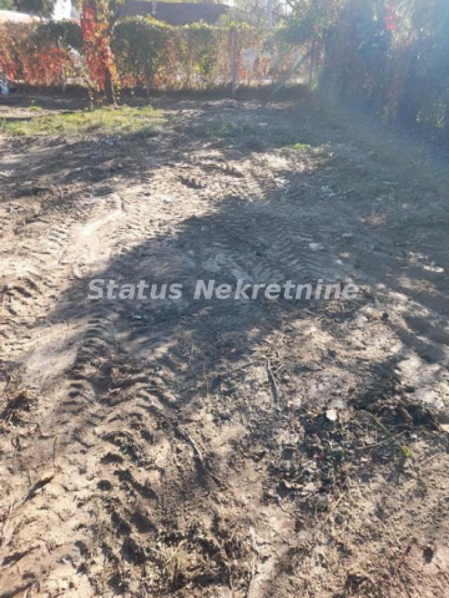 Adice-Uknjižen Građevinski Plac 518 m2 u mirnom kraju-065/385 8880