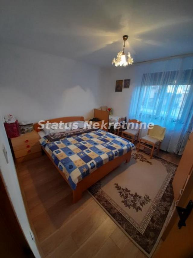 Temerin-novija spratna kuća 180 m2 na placu 738 m2 i na uglu dve ulice-065/385 8880