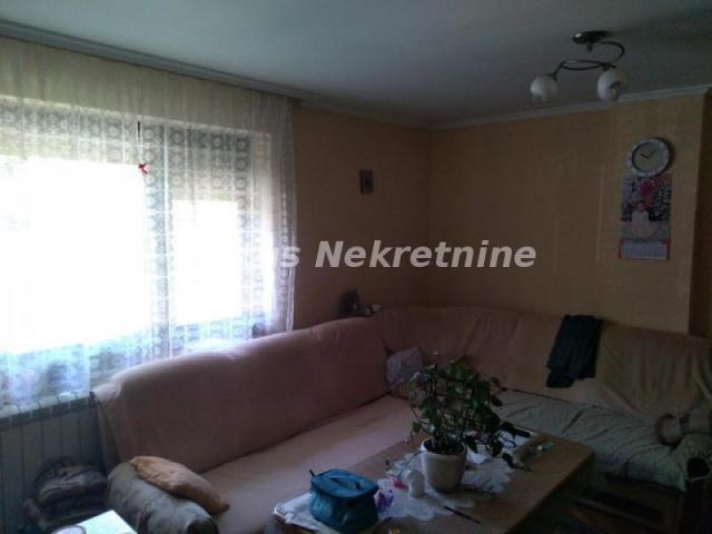 Sajlovo-Spratna kuća 360 m2-065/385 8880