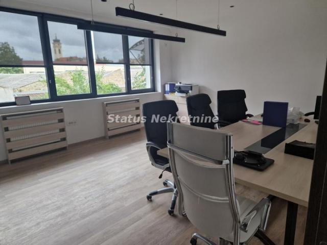 širi Centar-Useljiv Lokal 289 m2 u blizini Centra grada-065/385 8880