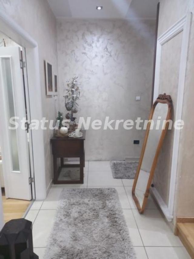 PAP PAVLA-Lux-četvorosoban 135 m2 -sa duplom garažom od 33 m2