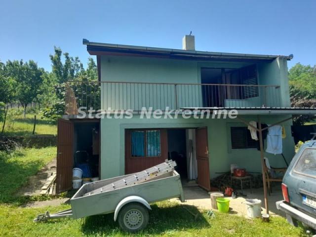 Salaksije-Vikendica 30 m2 na Placu od 1400 m2 sa Pogledom-065/385 8880