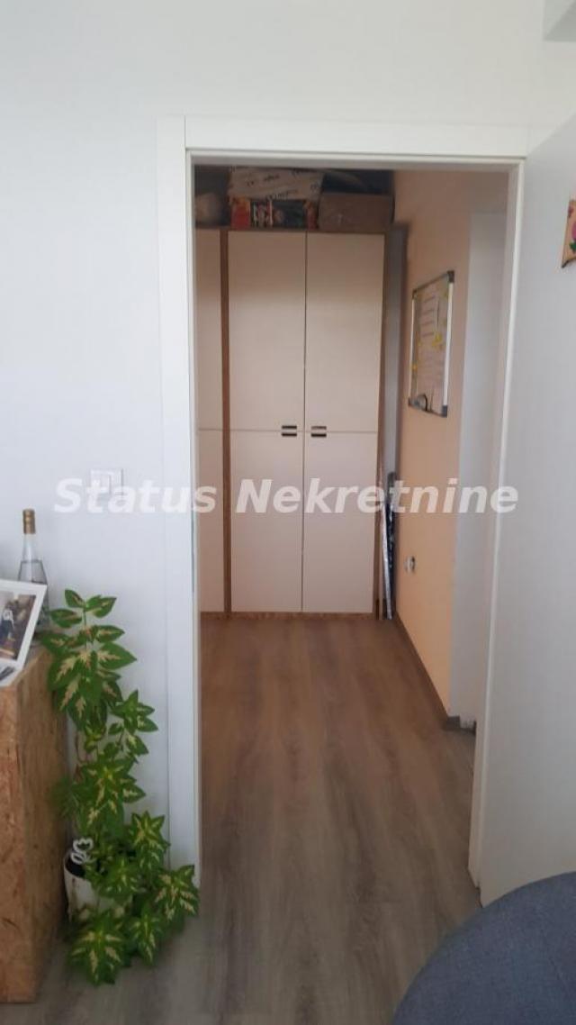 Lokal Na Bulevaru Evrope sa Velikim portalom 50 m2-065/3858-888