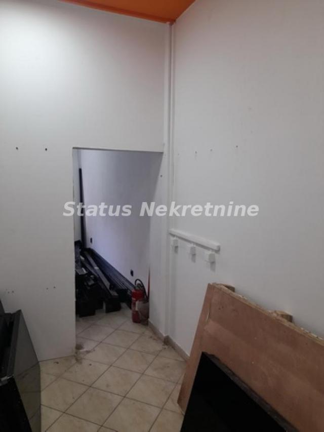 Nova Detelinara-Lep Uknjižen Lokal 27 m2 za razne namene-065/385 8880