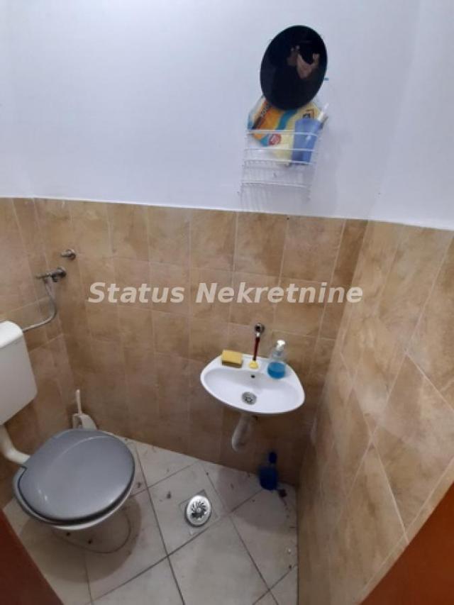 Nova Detelinara-Lep Uknjižen Lokal 27 m2 za razne namene-065/385 8880