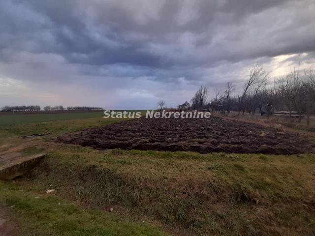 Futog-Građevinsko zemljište 3300 m2 u Radnoj Zoni za Poslovanje-065/385 8880