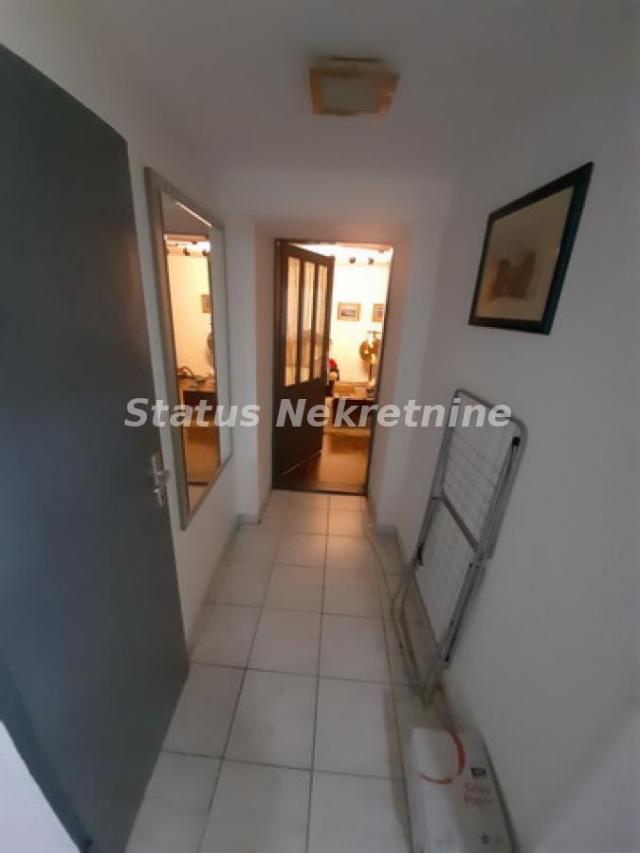 Petrovaradin-stara kuća na Velikom Placu 1750 m2-065/385 8880