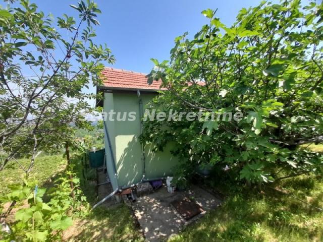 Salaksije-Vikendica 30 m2 na Placu od 1400 m2 sa Pogledom-065/385 8880