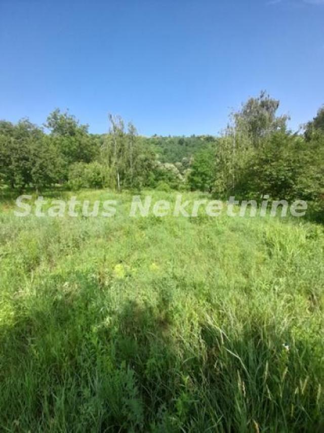 Sremski Karlovci-Lep Građevinski Plac 989 m2 na Stražilovo gde priroda ljubi nebo-065/385 8880